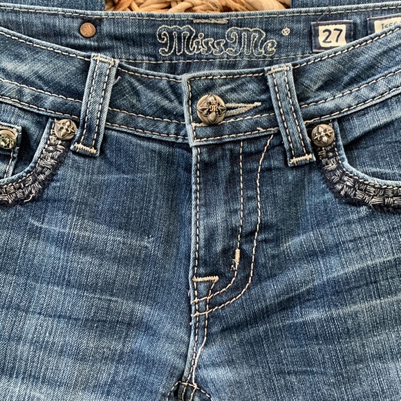 Miss Me Destructed Embroidered Skinny Jean 27 NWOT - Picture 10 of 16